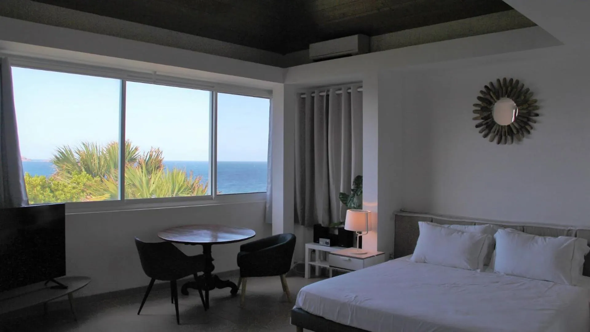 Villa Located In A Secluded Residential Area Gustavia