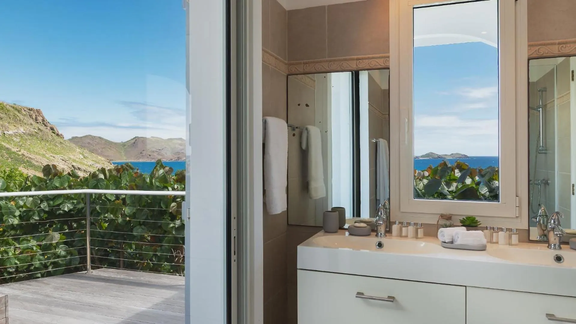 Villa Located In A Secluded Residential Area Γουσταβία 0*,  Saint Barthelemy