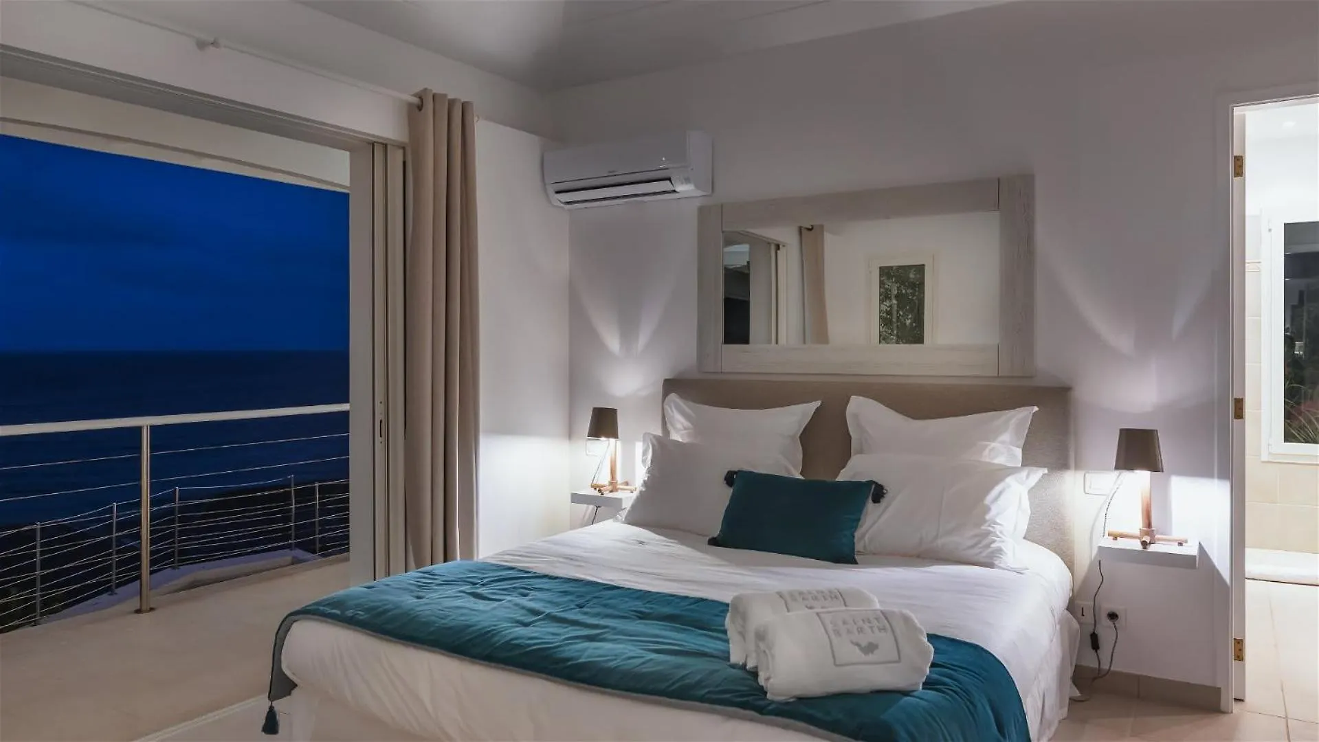 Villa Located In A Secluded Residential Area Γουσταβία