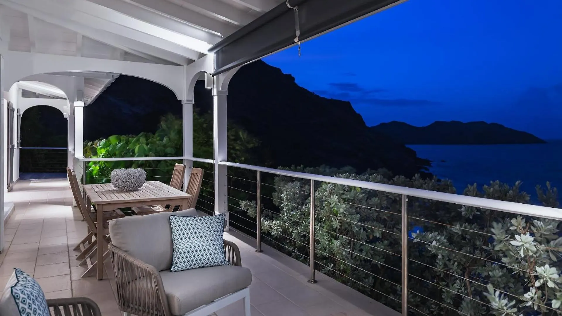 Villa Located In A Secluded Residential Area Γουσταβία