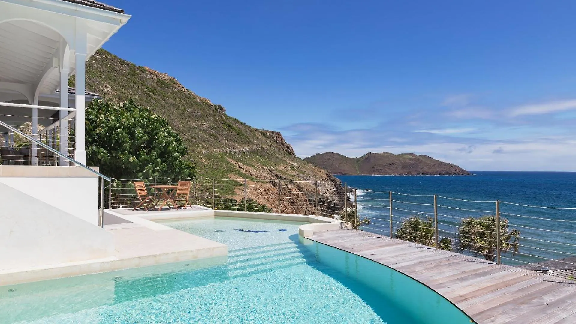 Villa Located In A Secluded Residential Area Γουσταβία