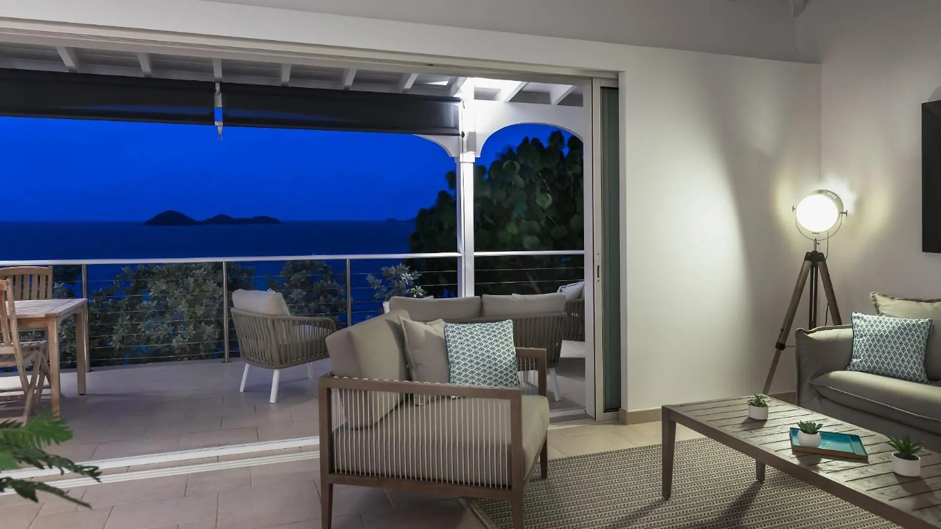 Villa Located In A Secluded Residential Area Γουσταβία