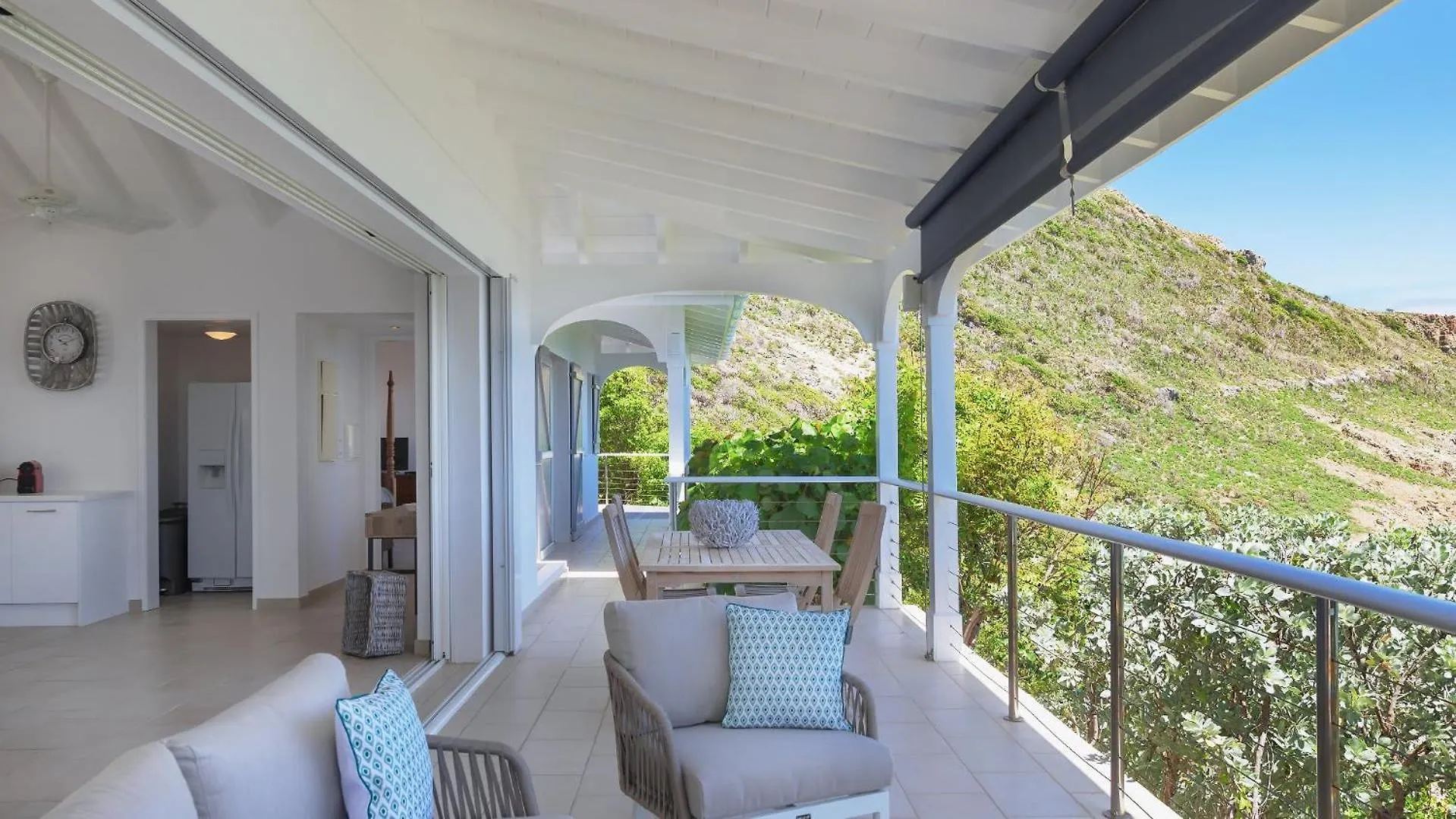 Villa Located In A Secluded Residential Area Γουσταβία